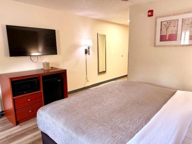 Quality & Golden - Denver West 2*