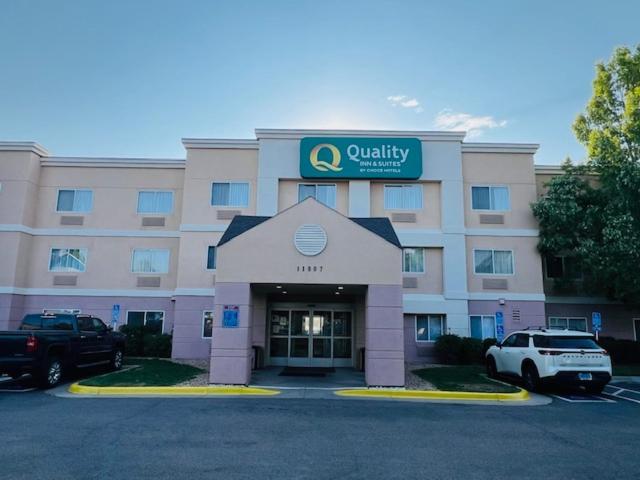 Quality & Golden - Denver West 2*