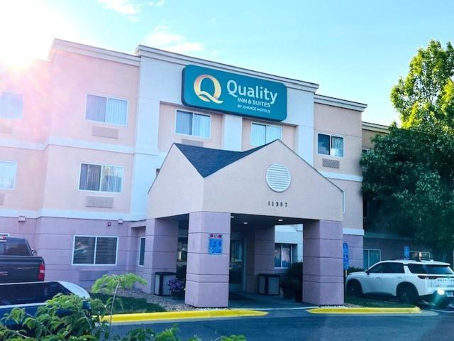Quality & Golden - Denver West 2*