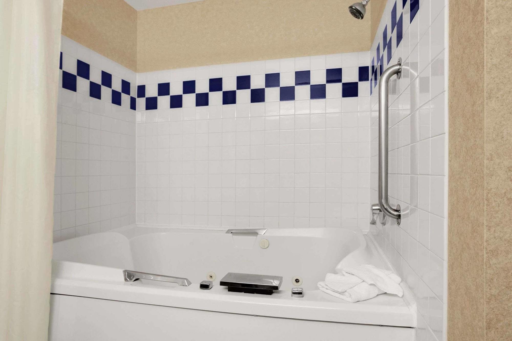 Quality & Golden - Denver West Hotel 2*